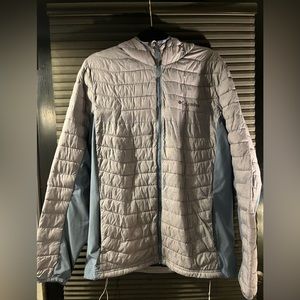 Columbia sportswear mens light puffer hooded jacket. Size Medium, grey/blue